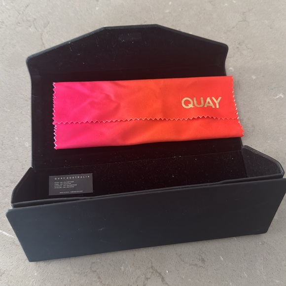 Quay x Desi High Key Sunglasses with hard case - Picture 2 of 4